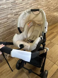Carrinho de bebe Mobi Travel System da Safety 1st com bebe conforto